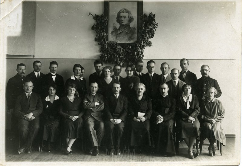 KKE 4072.jpg - Grono nauczycielskie w Gimnazjum Kowieńskim, 1931 r.